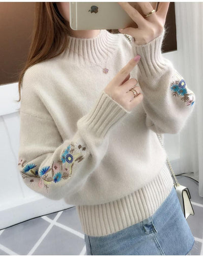 SASKIA | Thick cotton knit sweater with floral embroidery